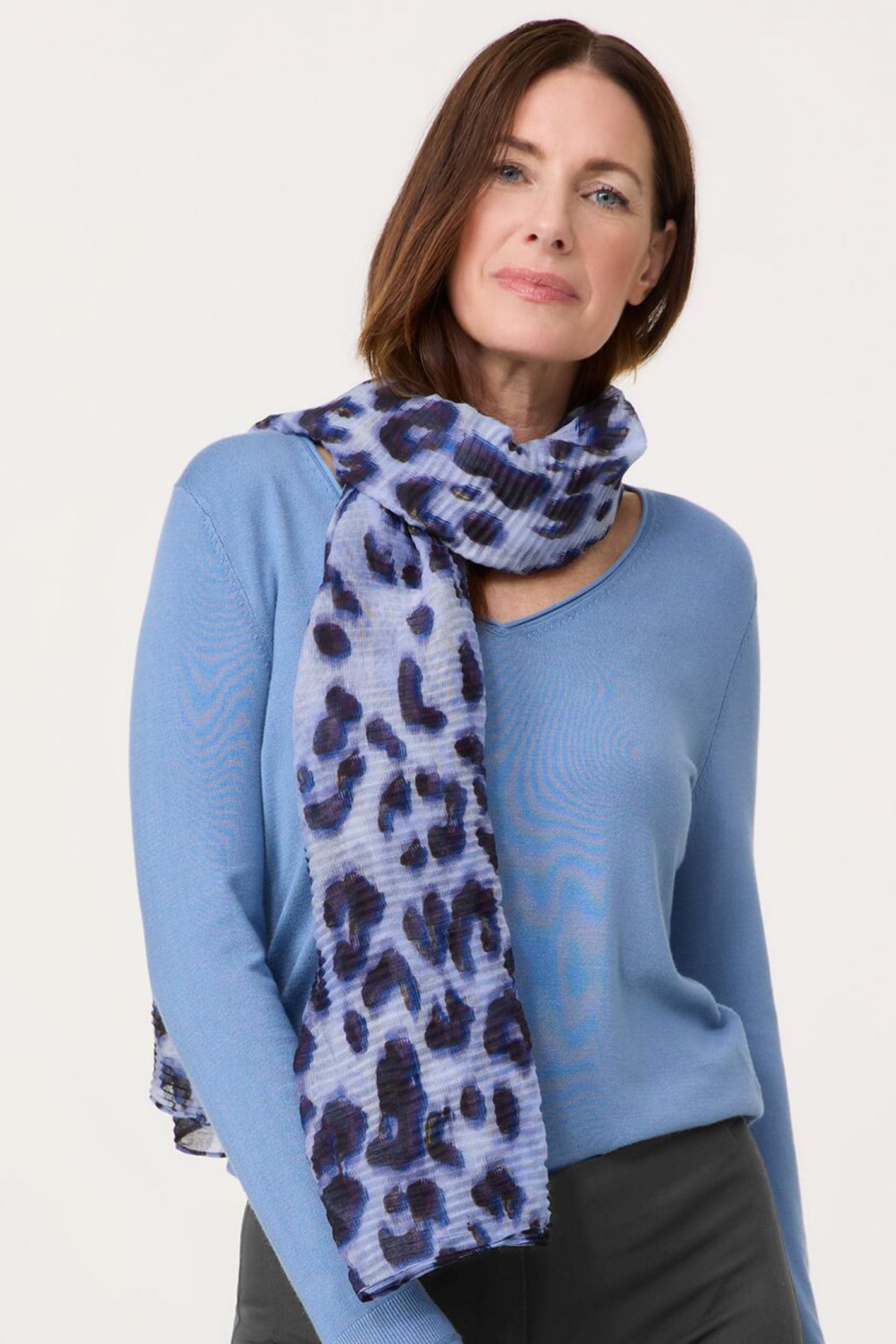 Gerry Weber 301004 Blue Leopard Print Pleated Scarf – Experience