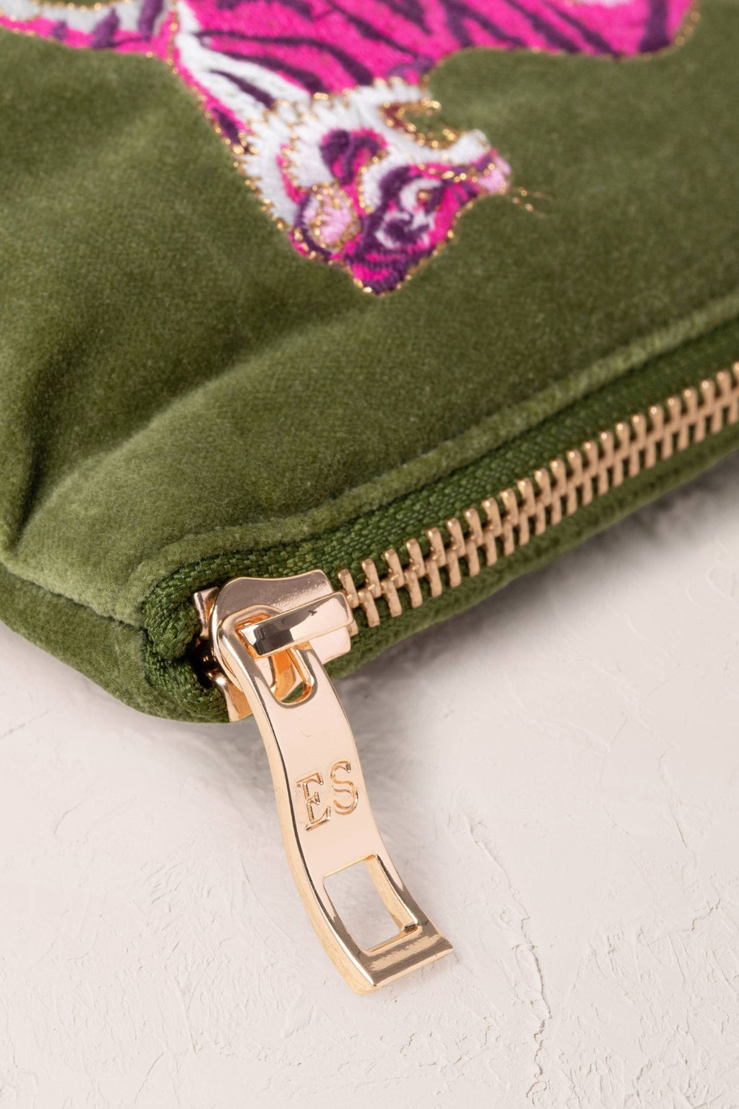 Elizabeth Scarlett Olive Wild Tiger Velvet Coin Purse