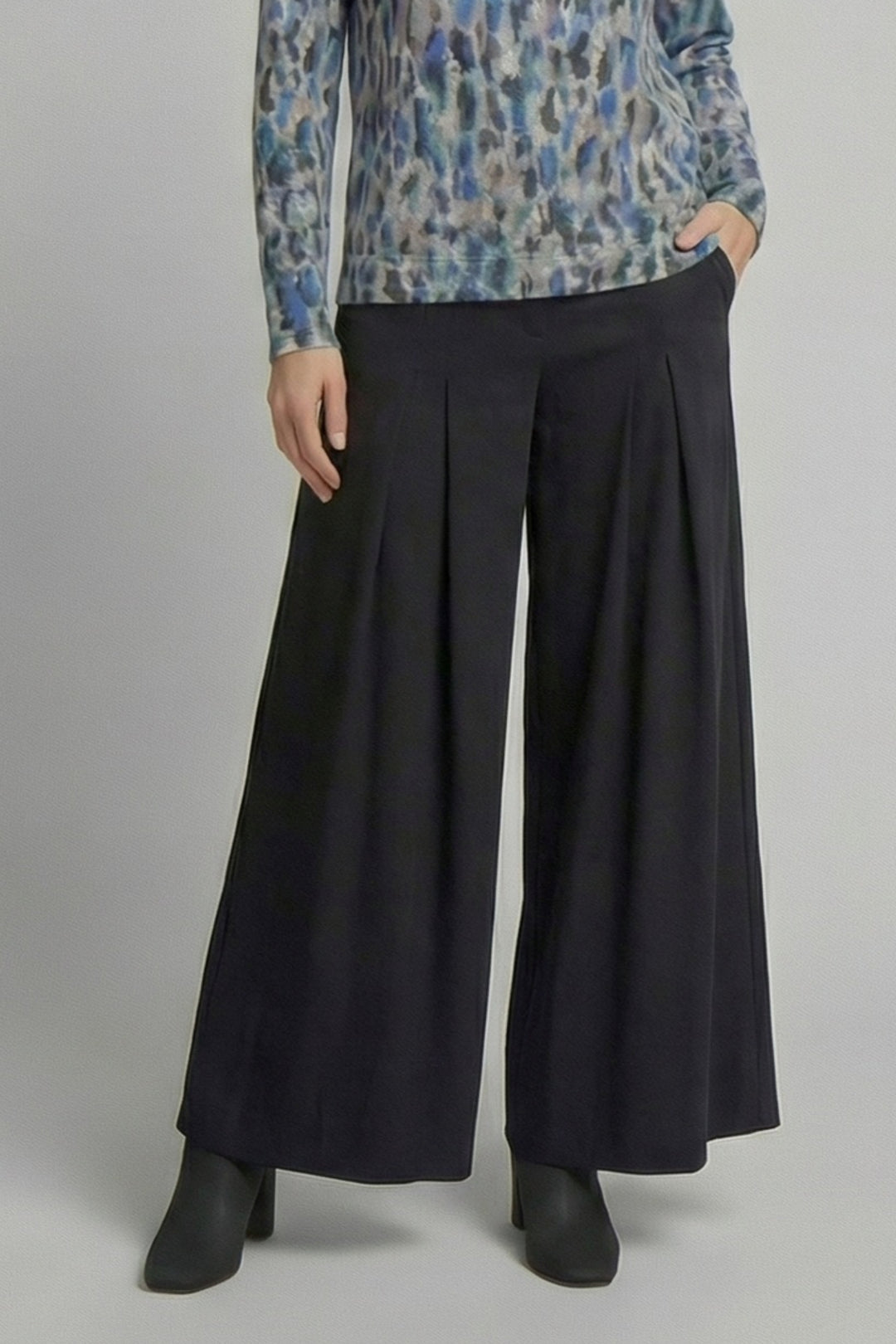 Allison Black Pleat Culotte Trousers 2847