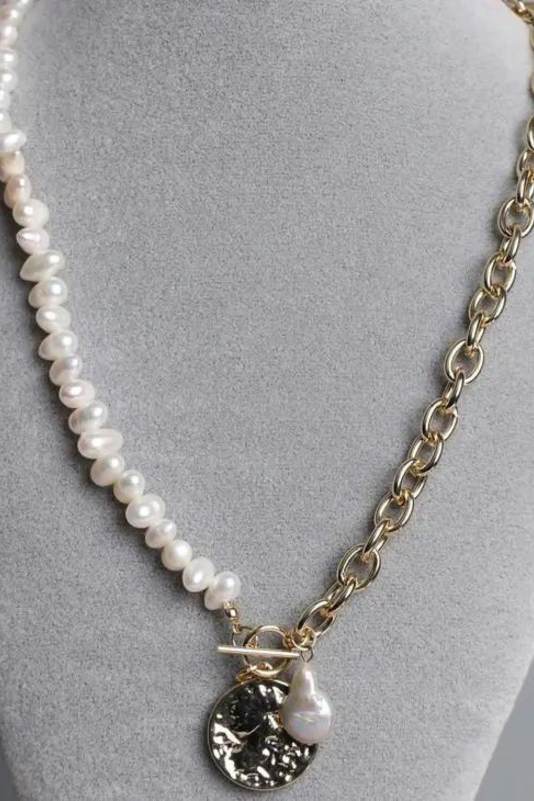 GOLD PEARL CHAIN CHARM NECKLACE main image 1