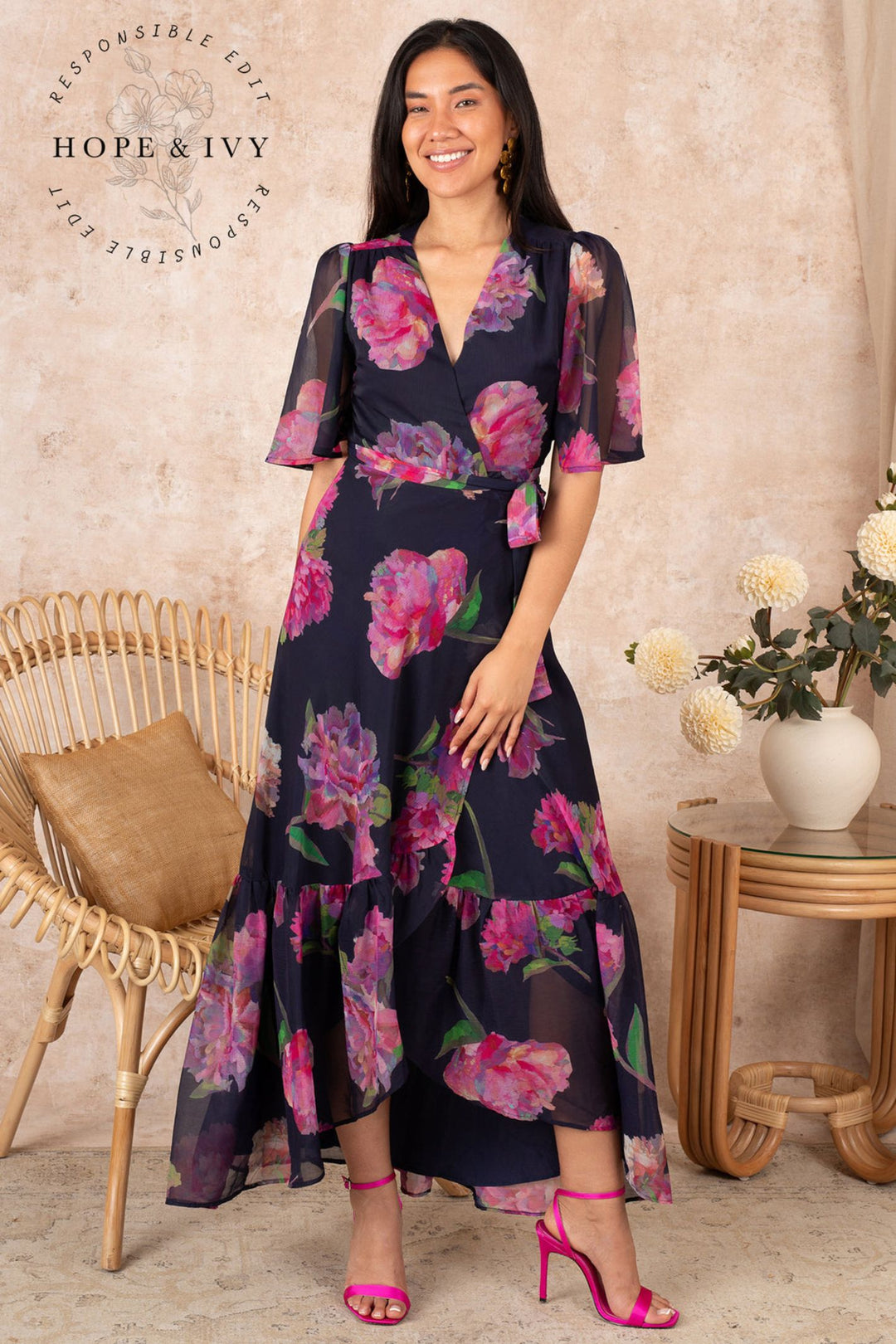 Hope & Ivy The Ashia Navy Floral Print Maxi Wrap Dress