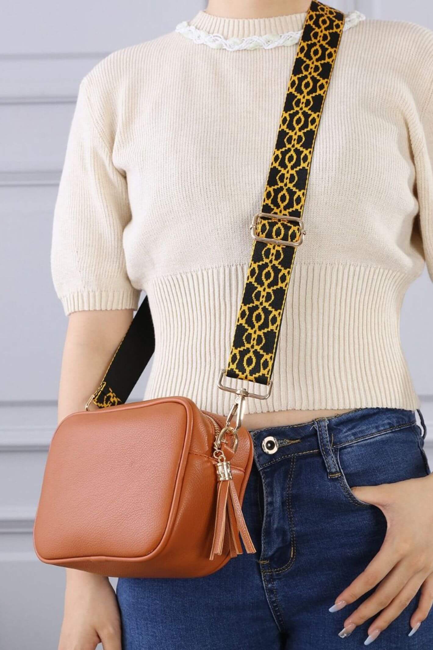 Camera bag hotsell with thick strap