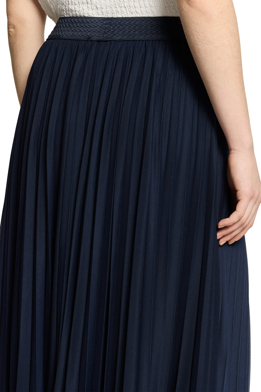 Betty Barclay 9482 1998 Dark Sky Navy Mesh Pleated Midi Skirt