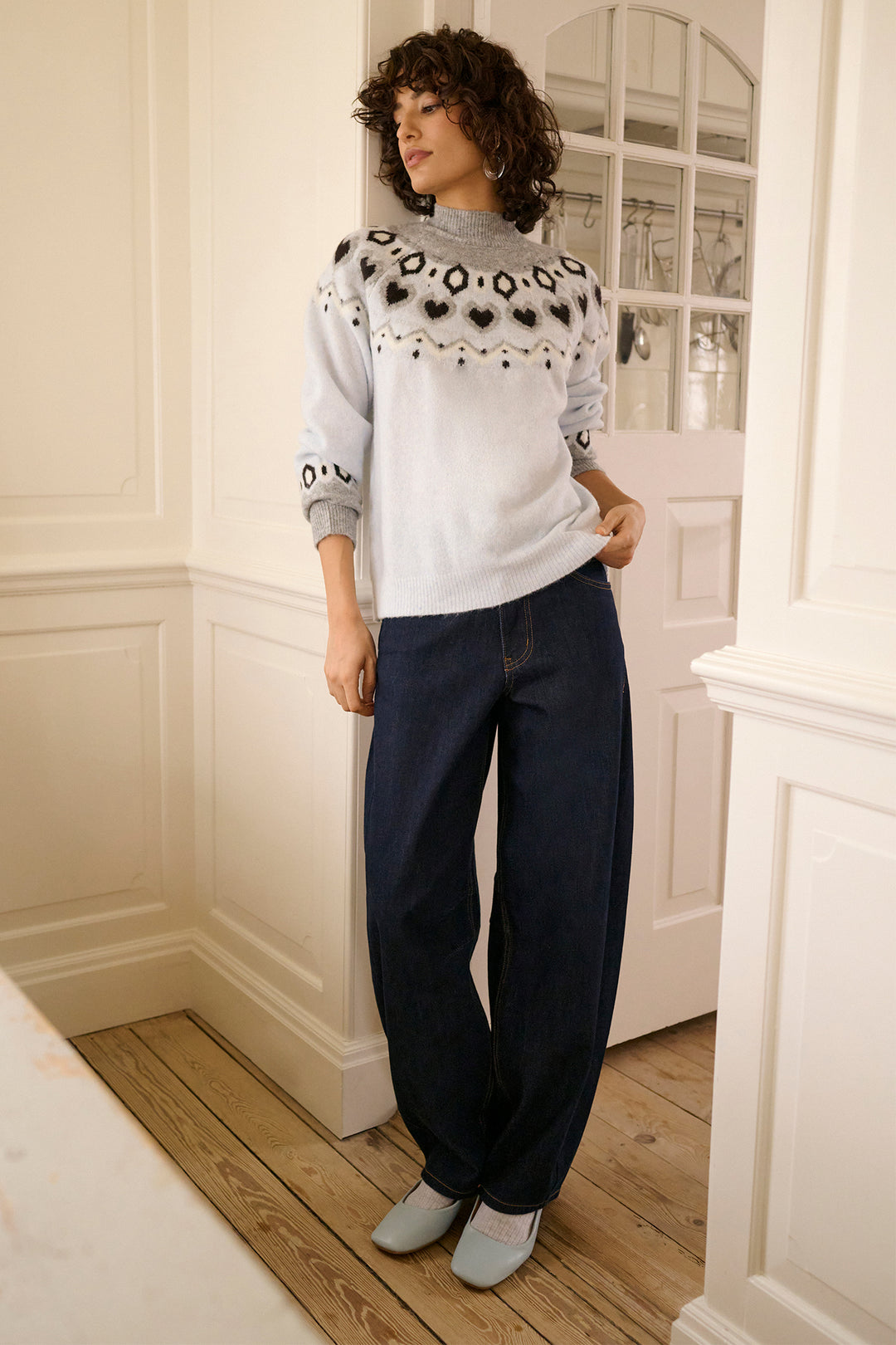 Cream Clothing CRBahren Cape Breton Rinse Blue Barrel Leg Jeans 10614217 109555, full length styled view