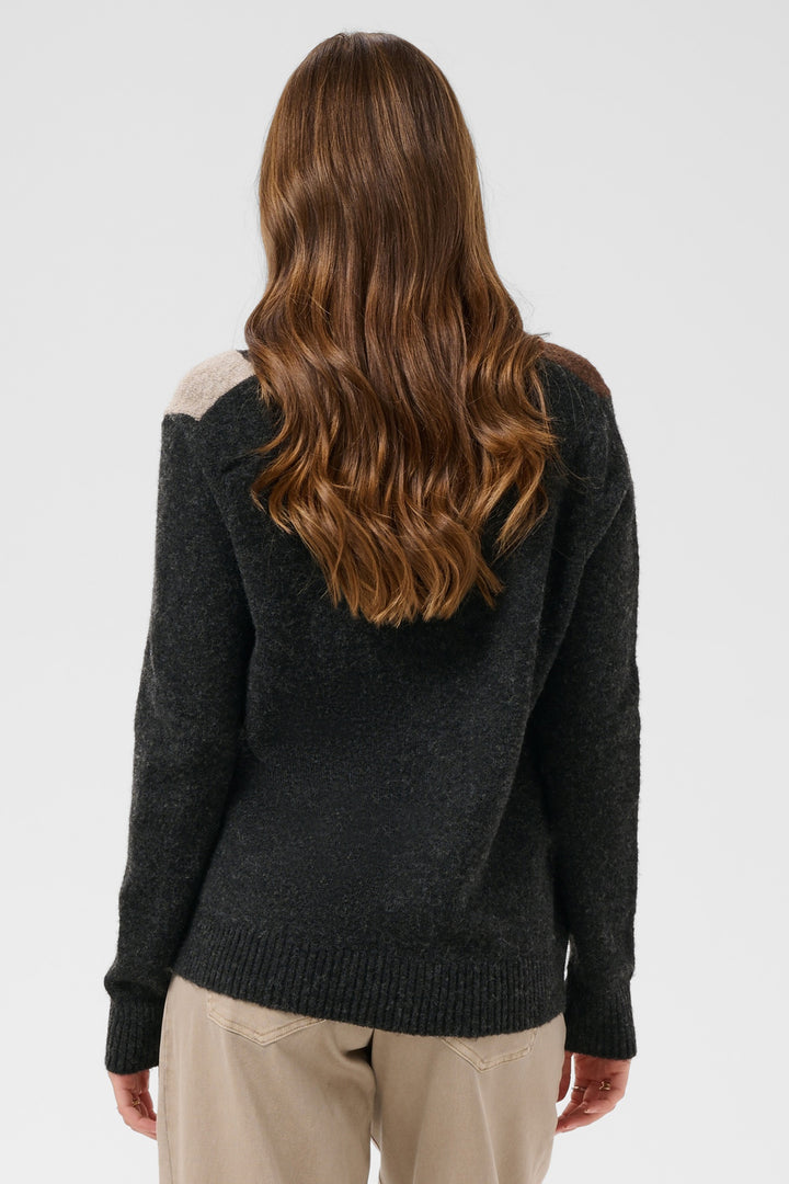 Cream Clothing CRHope Pitch Black Argyle V-Neck Jumper 10615298 100120, back view close up