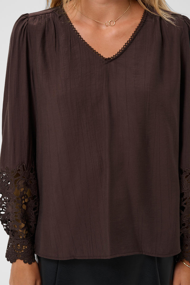 Cream Clothing CRTina Java Brown Blouse 10614427 191016, V-neck detail