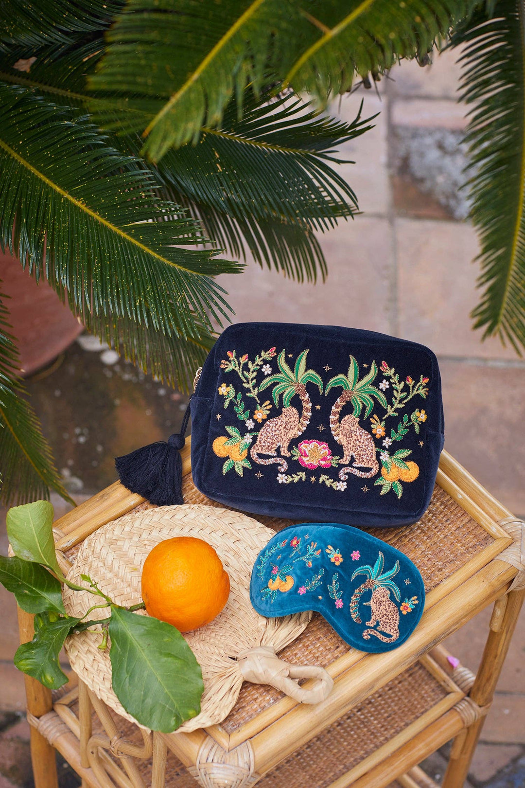 Jungle Paradise Jaguar Charcoal Wash Bag Charcoal / Velvet