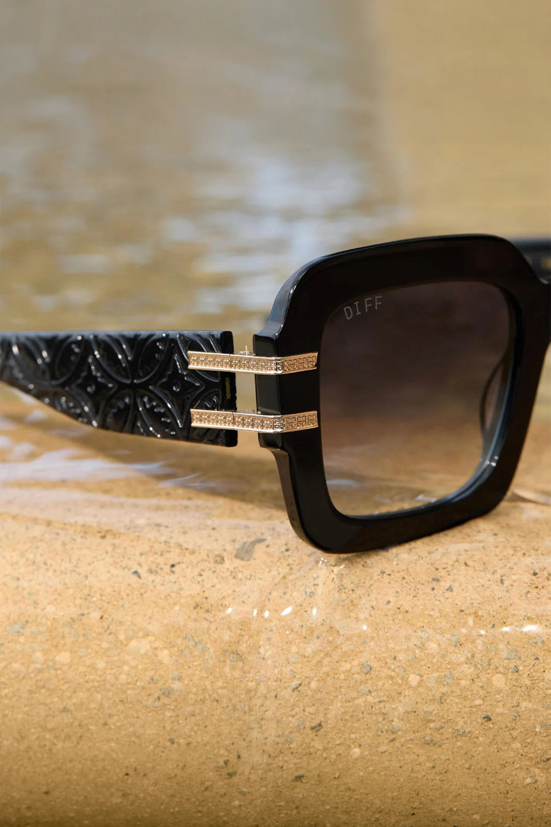 Diff The White Lotus Tanya McQuoid Black Scratch-Resistant Sunglasses
