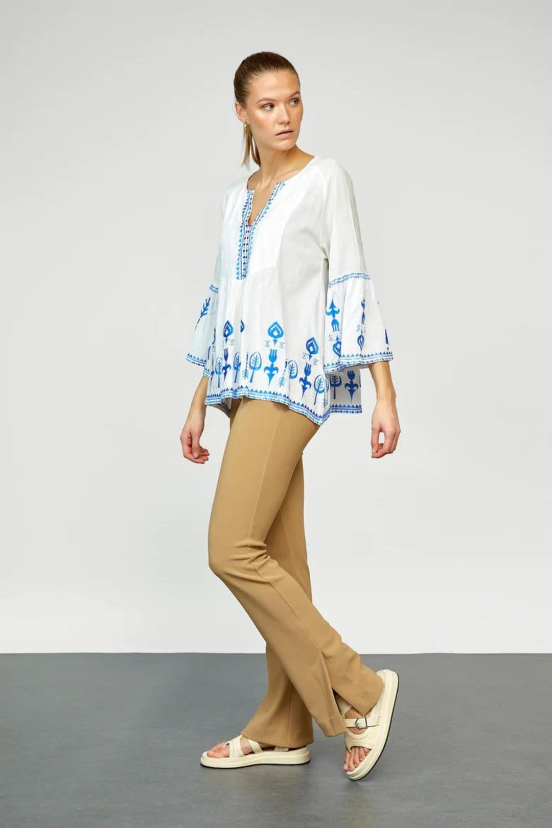 Gomaye 24774 White Blue Emboidered Top