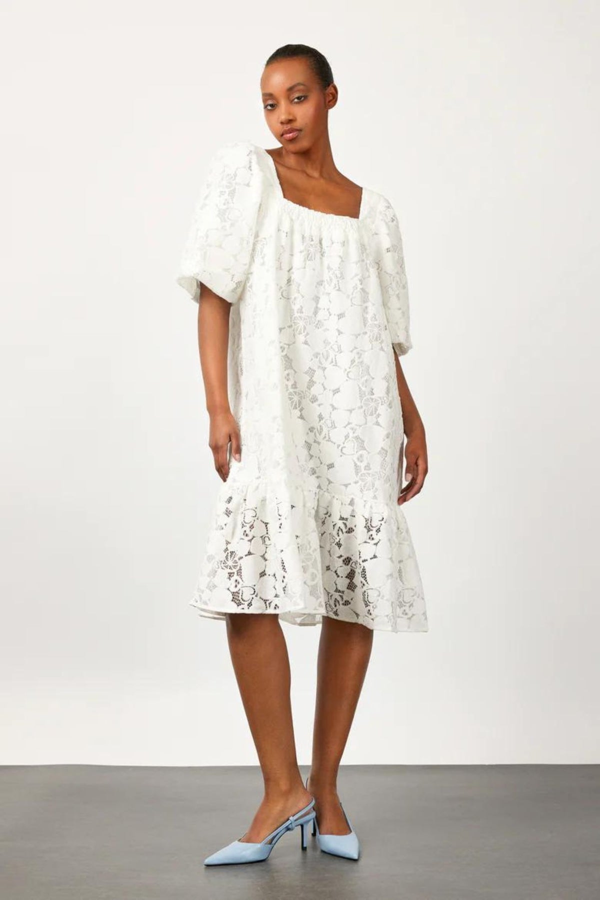 Gomaye 28833 White Lace Dress – Experience