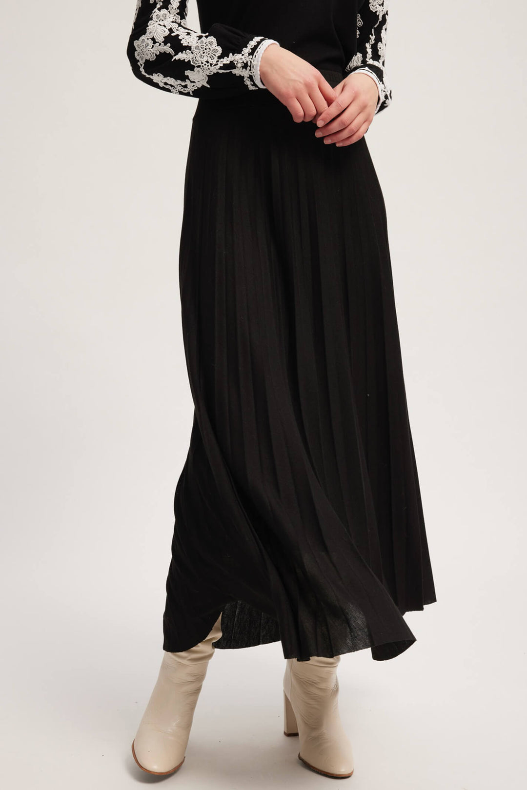 Leo & Ugo EHJ001 Black Pleated Maxi Skirt - Experience Boutique