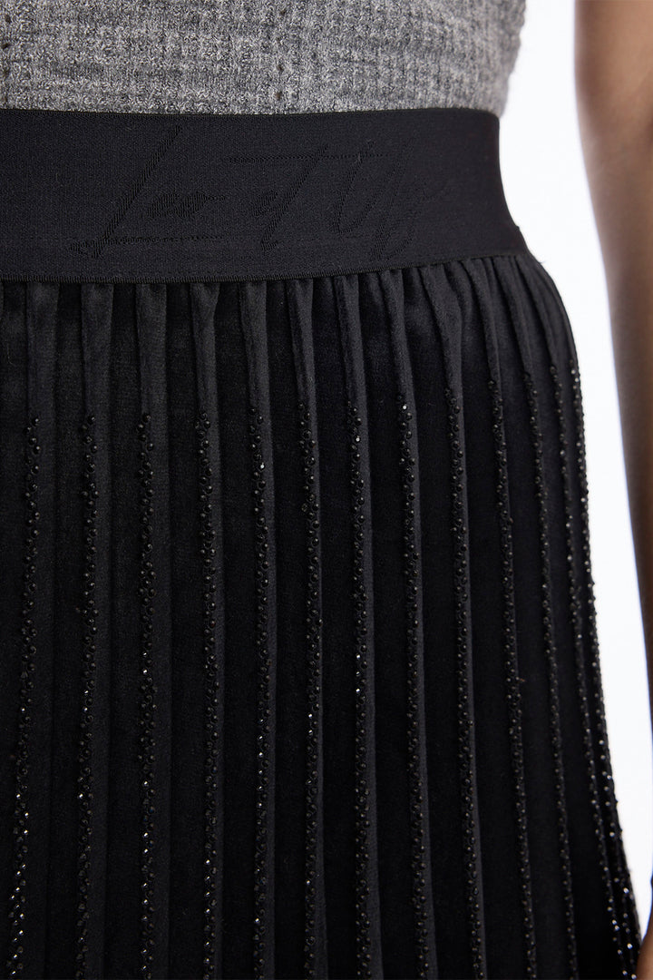 Leo &amp; Ugo KHJ969 Black Pleated Midi Skirt, waistband and pleat detail