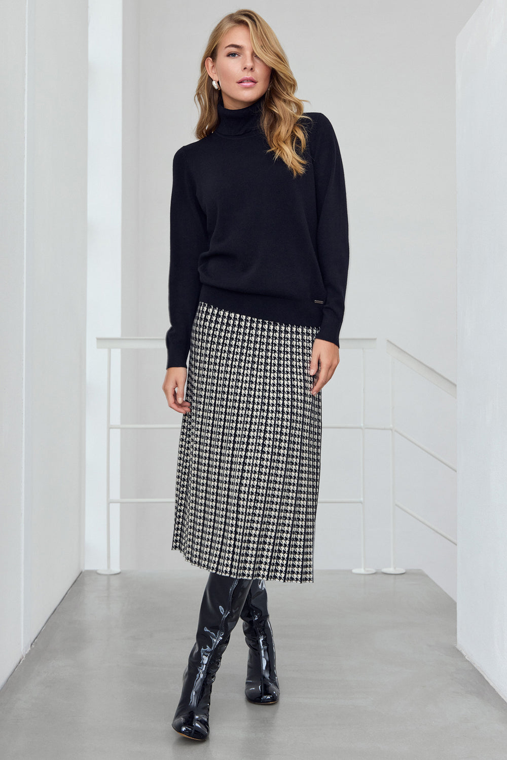 Micha Navy Houndstooth Pleat Knit Skirt 112-783 24090, styled full length