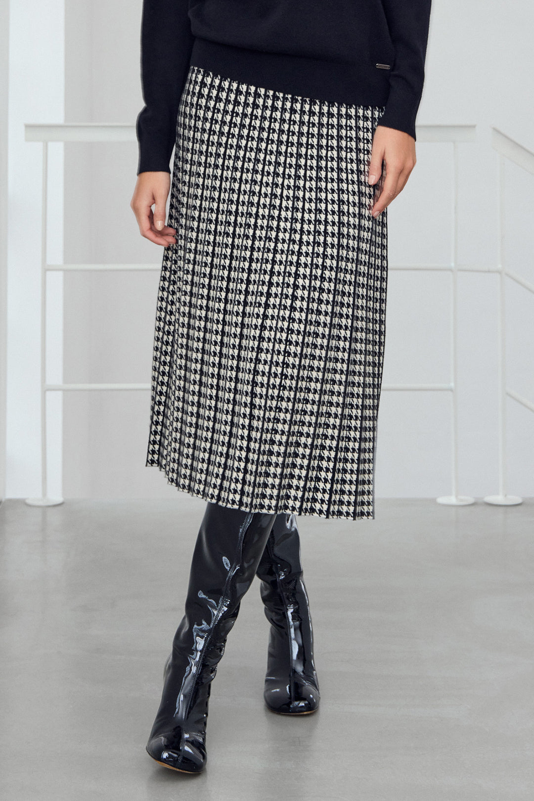 Micha Navy Houndstooth Pleat Knit Skirt 112-783 24090, front view
