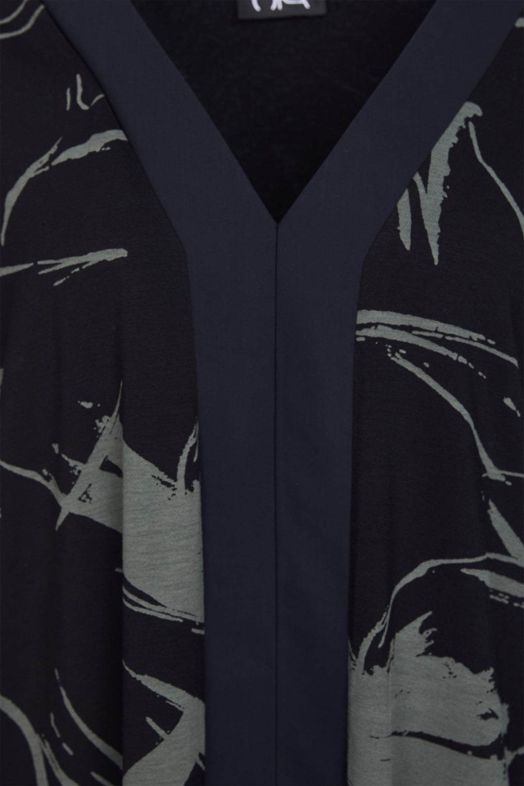 Ora ORW25103 599 Black Print V-Neck Relaxed Fit Top