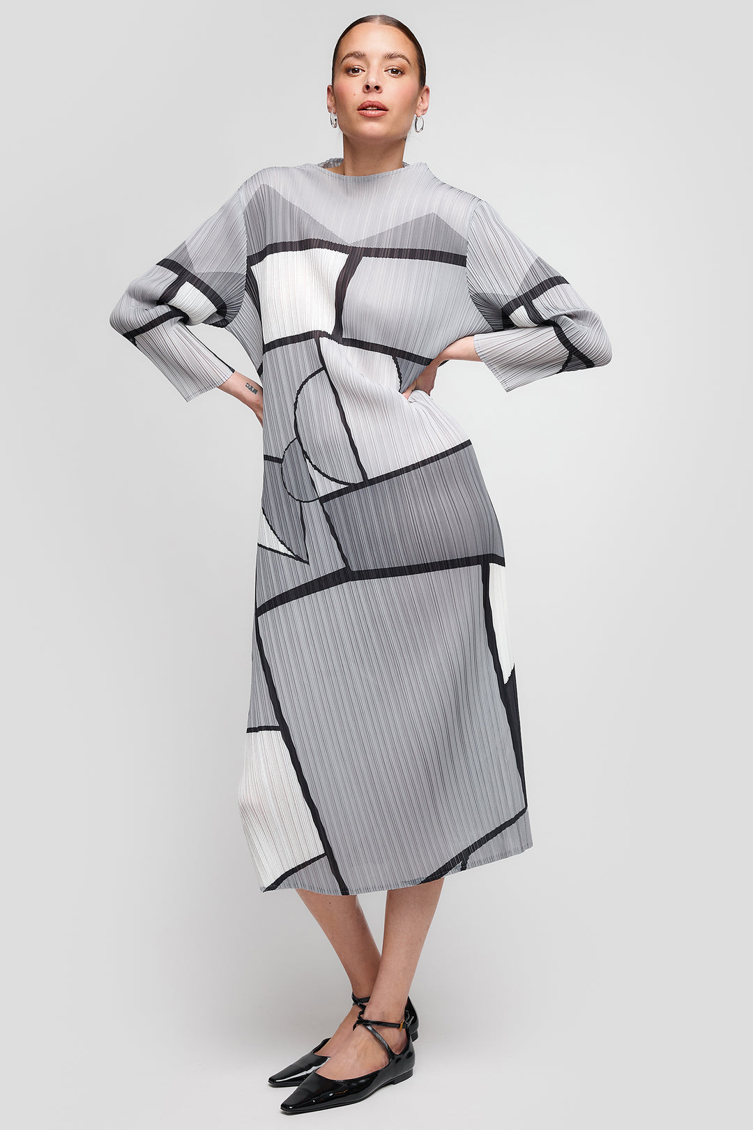 Uchuu Dress Geometric Print Plisse Long Sleeve Grey CS25-011 - Experience Boutique