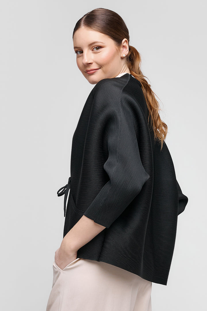 Uchuu Plisse Jacket Edge To Edge Tie Front Black CS25-408 - Experience Boutique