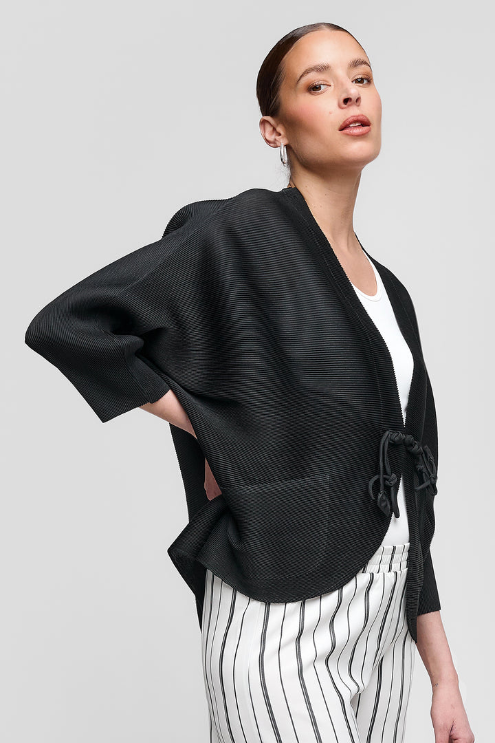 Uchuu Plisse Jacket Edge To Edge Tie Front Black CS25-408 - Experience Boutique