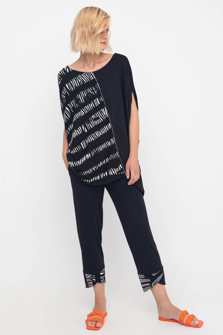 Ozai N Ku 83-3004 Black & White Relaxed Fit Top - Experience Boutique