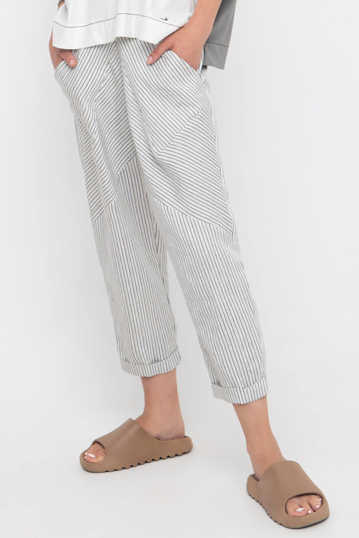 Ozai N Ku 83-3023 Grey Stripe Rays Cropped Trousers - Experience Boutique